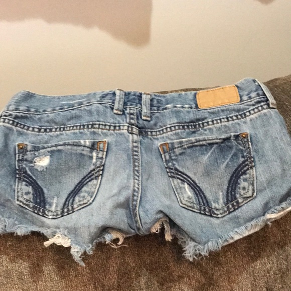 Hollister denim shorts. Light wash. Size 1 - Picture 2 of 2